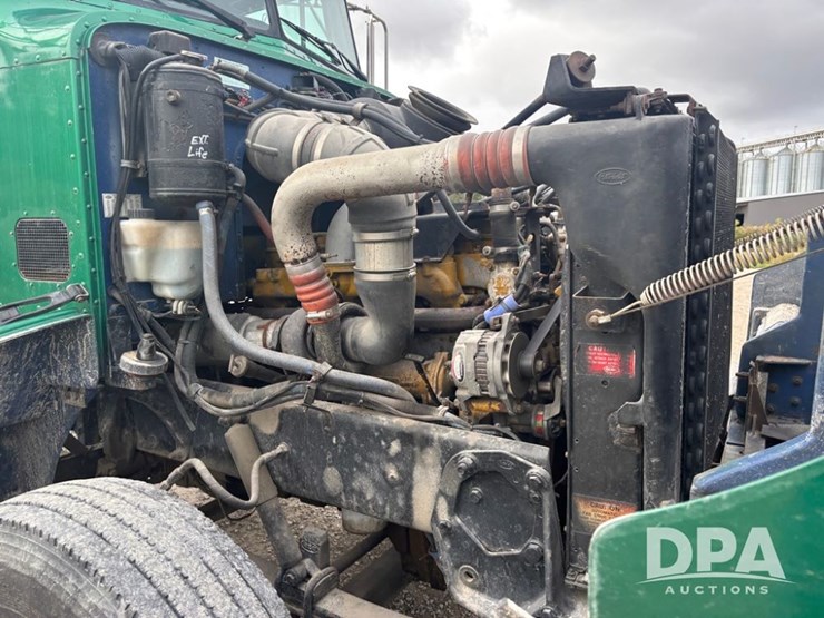 peterbilt-385-image-30