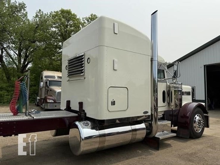 2002-peterbilt-379-image-22