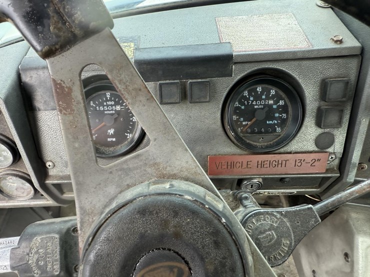 1999-mack-rd600-image-18