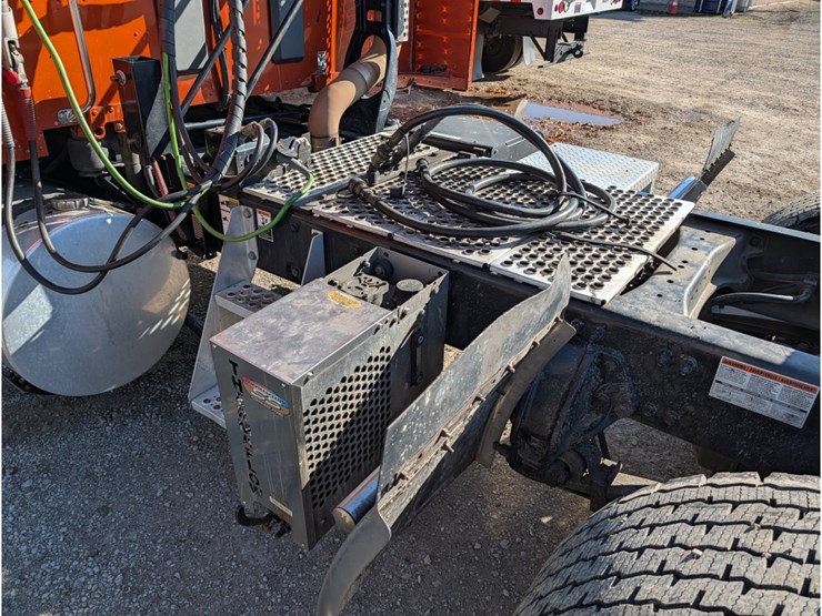 2017-kenworth-t680-image-13