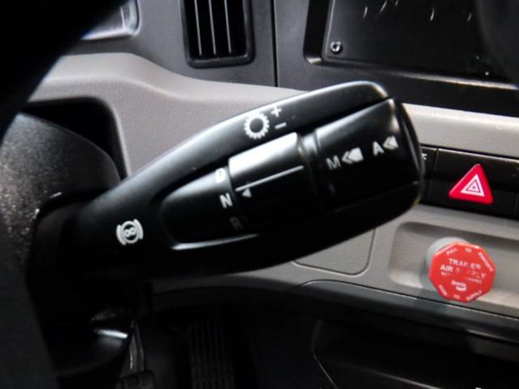 2019-freightliner-cascadia-126-image-21