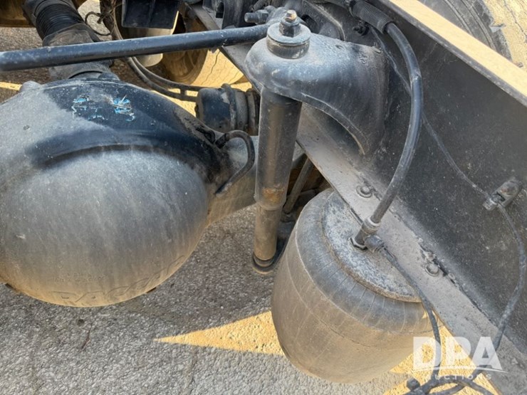 peterbilt-567-image-22