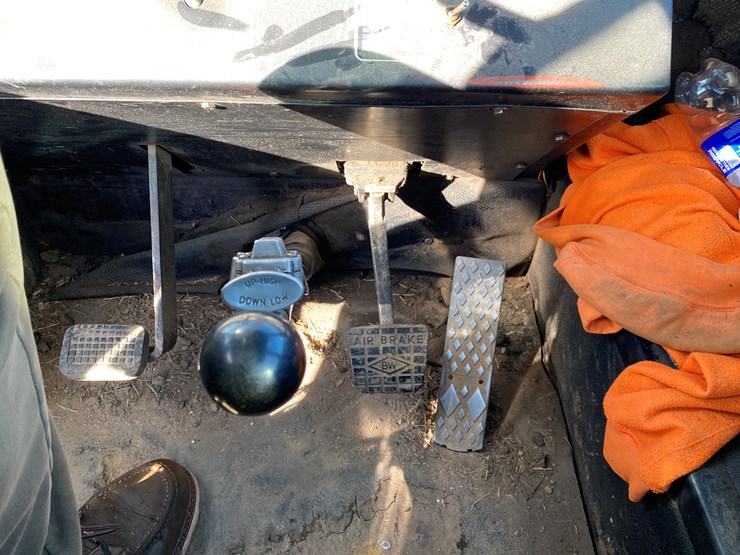 #1300-•-ag-gator-2004-injector-applicator-(colfax,-wi)-image-35