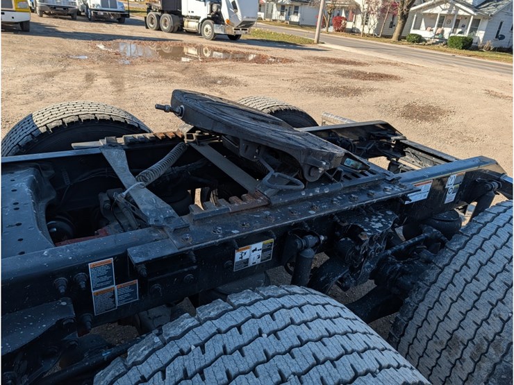 2020-kenworth-t680-image-16