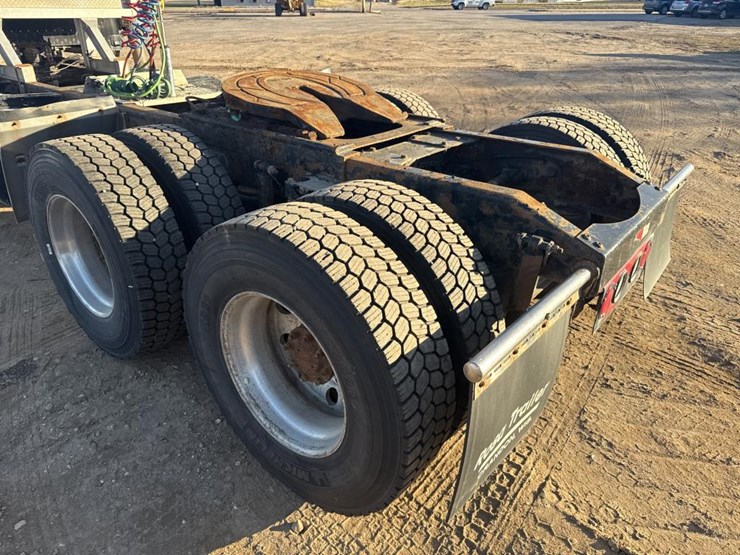 2008-peterbilt-388-image-30