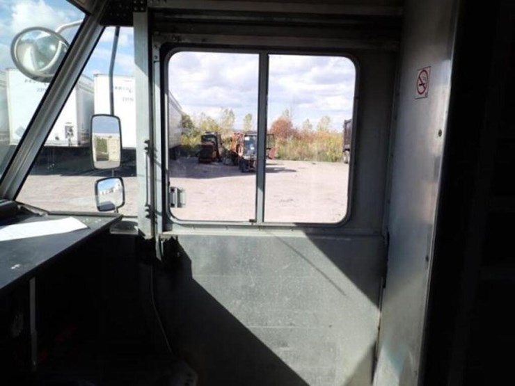 2013-freightliner-mt55-image-23