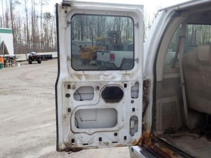 2010-ford-e350-xlt-image-53