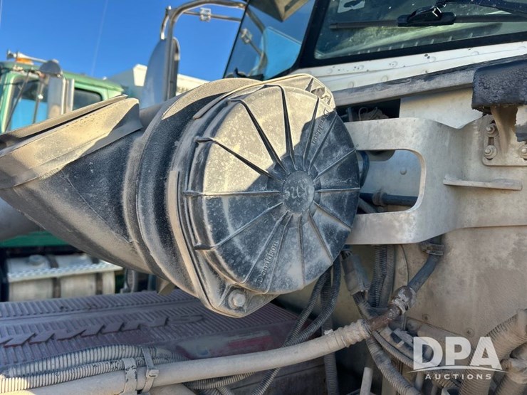 2010-peterbilt-386-image-36