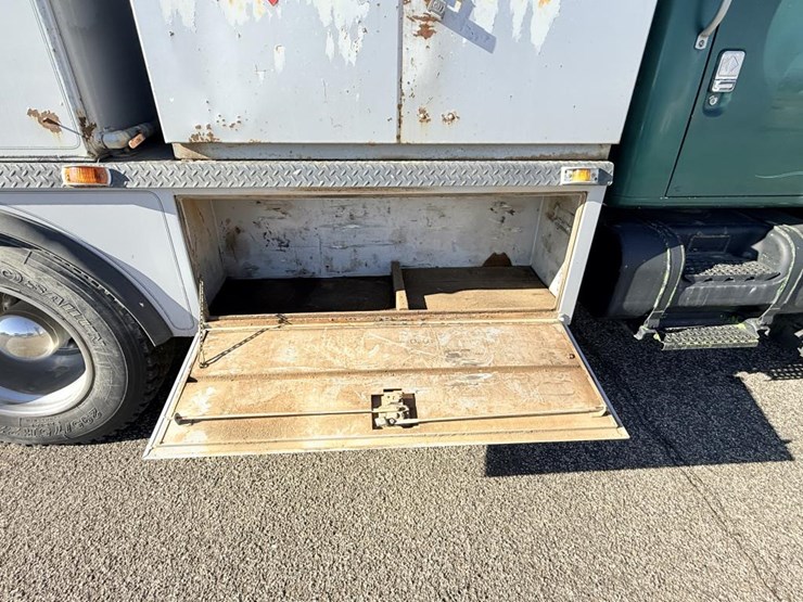 international-4700-image-32