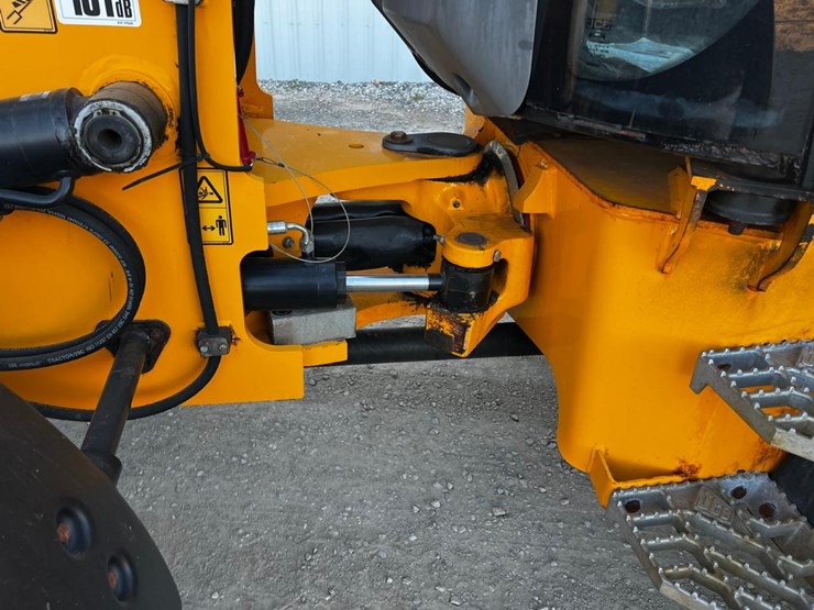 2018-jcb-409-image-14