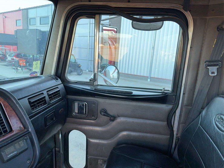 2004-peterbilt-357-image-72