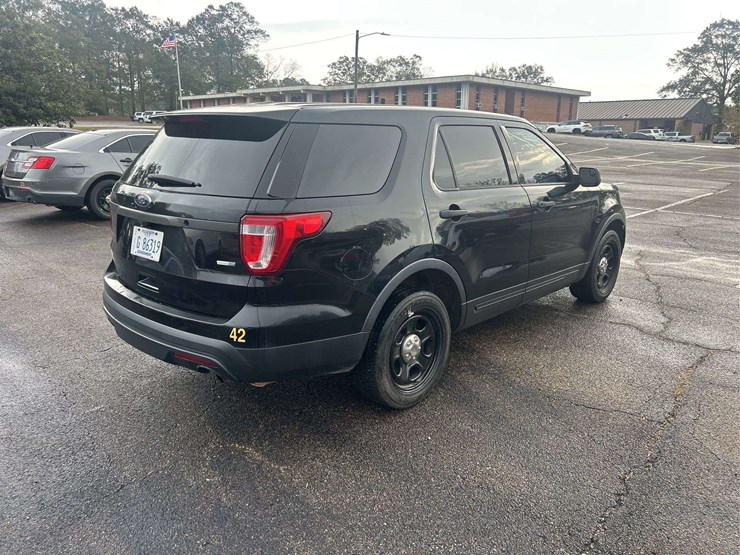 2017-ford-explorer-image-6