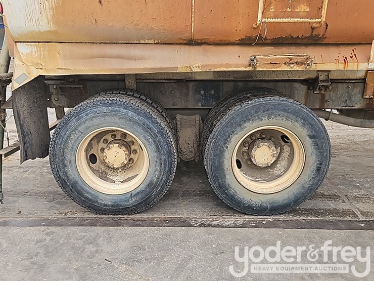 1994-mack-rd690s-image-8