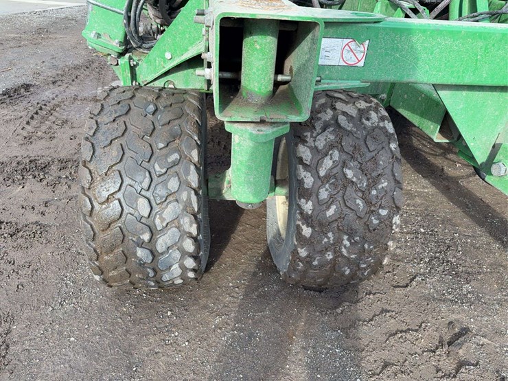 2011-john-deere-1990-image-11