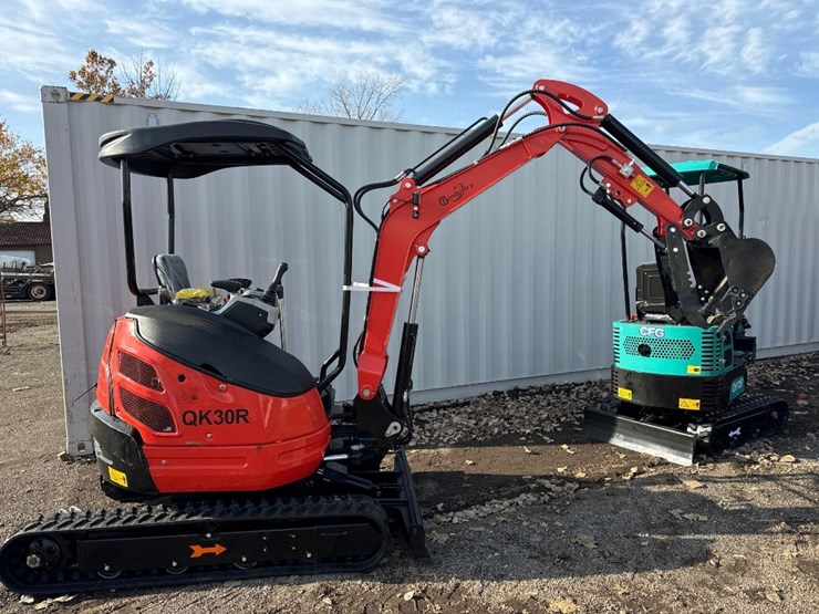 new-cfg-industry-co-mini-excavator-model-qk30r-image-1