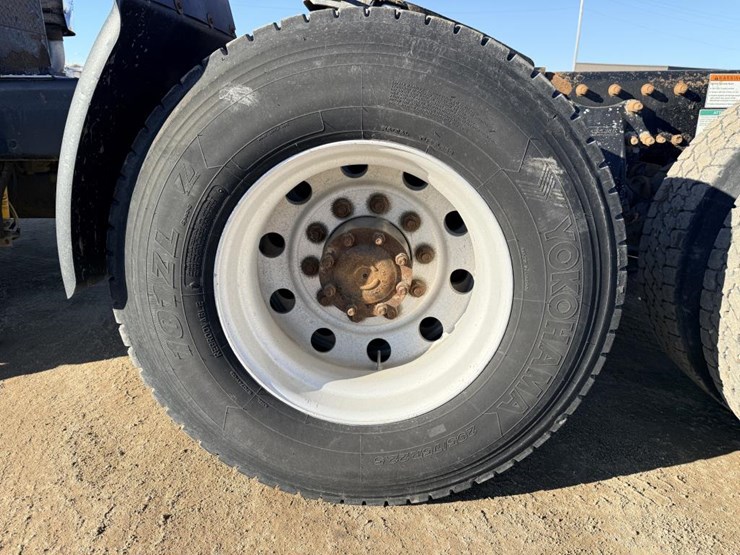 2007-freightliner-columbia-120-image-26