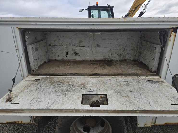 2011-ford-f350-image-23