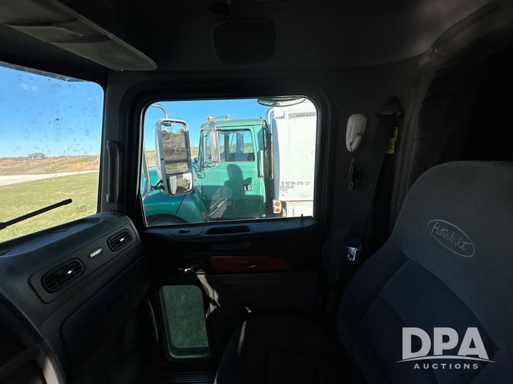 2010-peterbilt-386-image-53