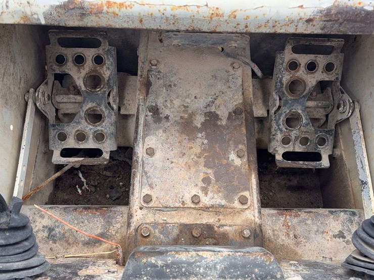 2007-bobcat-s130-image-22