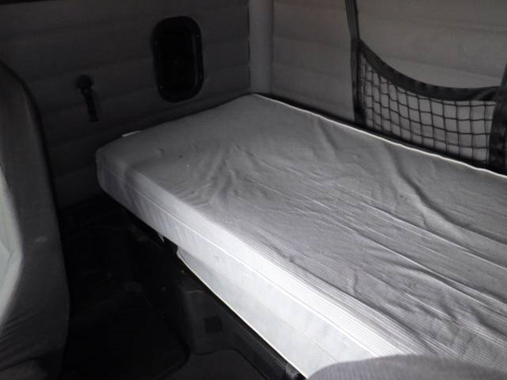 freightliner-cascadia-126-image-21