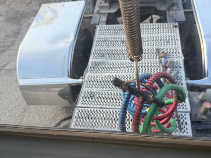 peterbilt-567-image-49