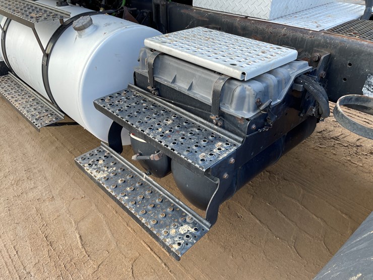 international-8600-image-16