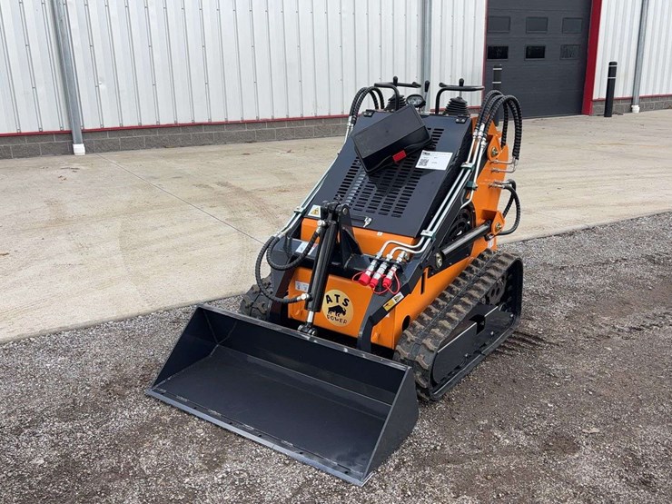 landhero-mini-stand-on-skid-loader-image-1