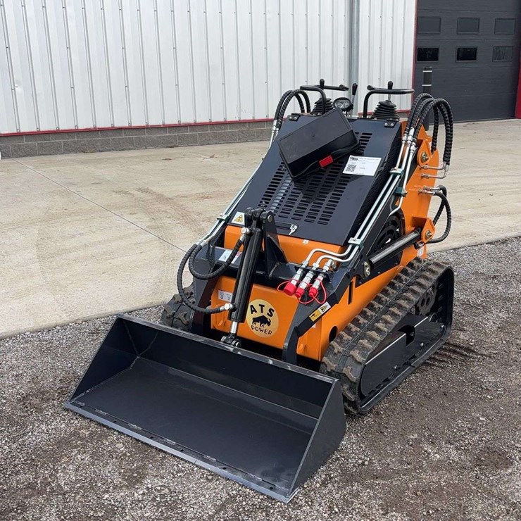 Landhero Mini Stand-On Skid Loader