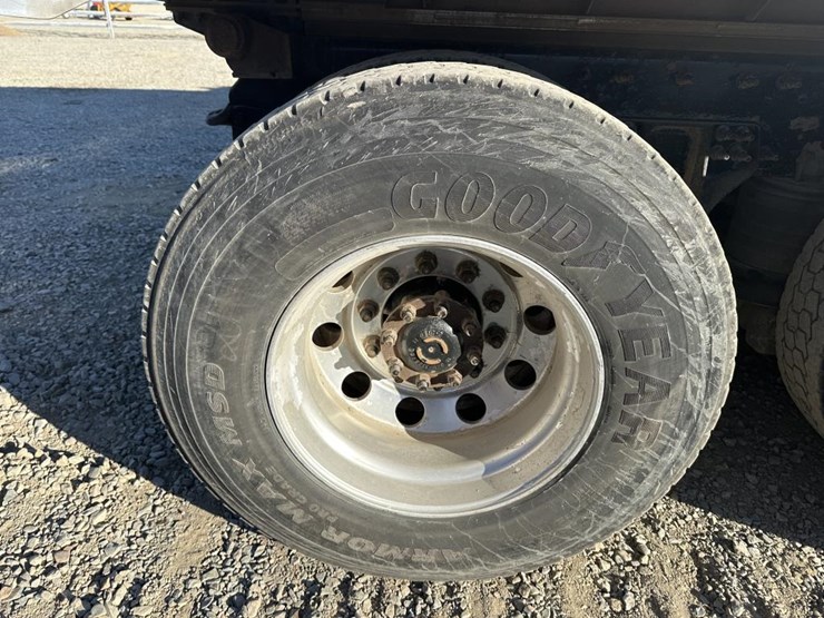 2017-international-hx615-image-66