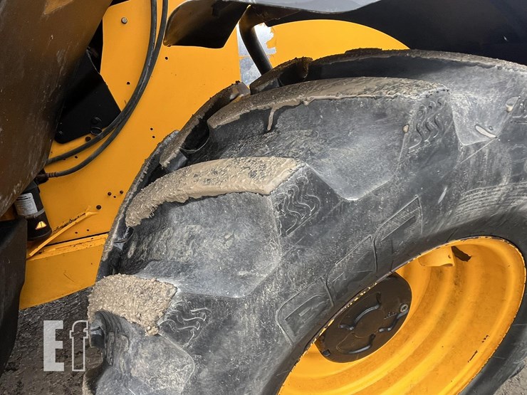 jcb-541-70-agri-plus-image-13