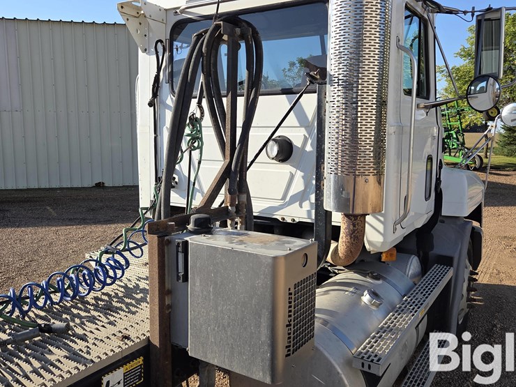 2002-mack-ch613-image-17