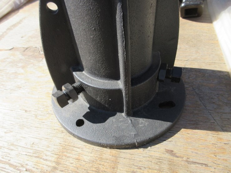 unused-cushioned-5th-wheel-to-gooseneck-hitch-image-5