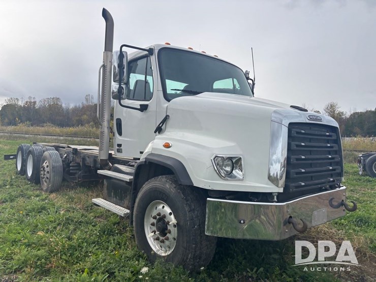 freightliner-114sd-image-15