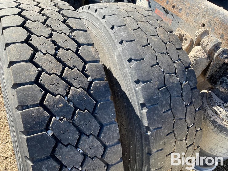 2004-freightliner-columbia-120-image-13