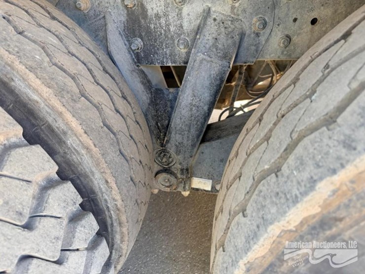 2013-crane-carrier-co.-garbage-truck-image-23