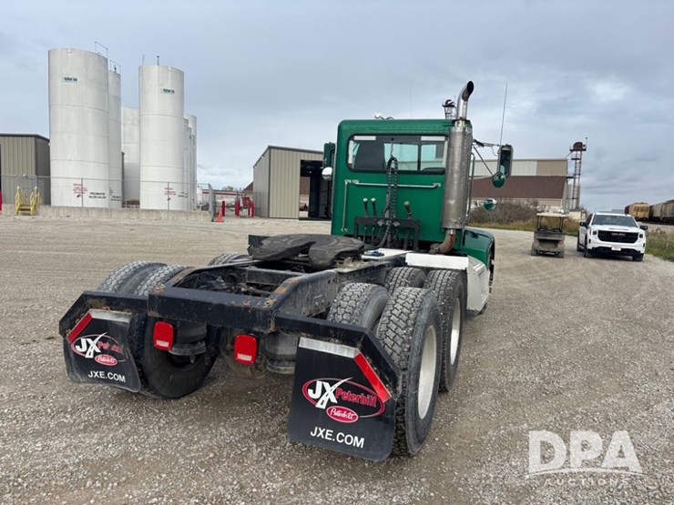 peterbilt-385-image-16