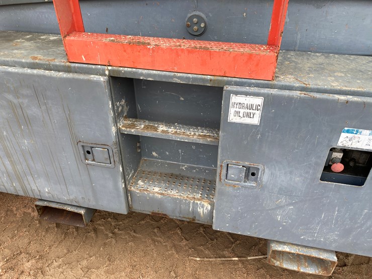 #474-•-2013-skyjack-sj9250-rough-terrain-4x4-diesel-scissor-lift-(mosinee,-wi)-image-9