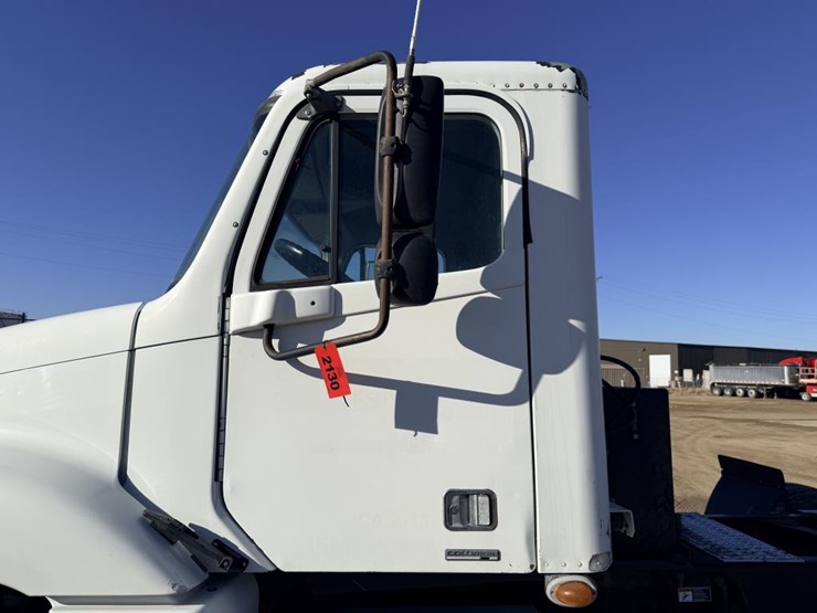 2007-freightliner-columbia-120-image-11