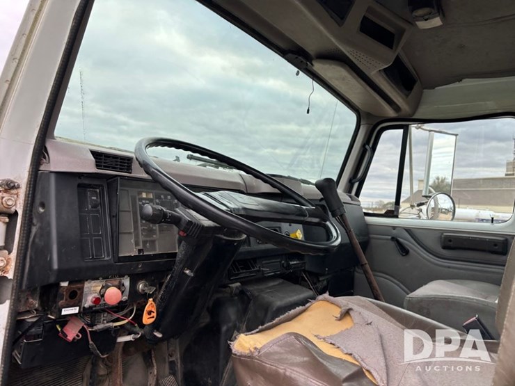 international-4900-image-63