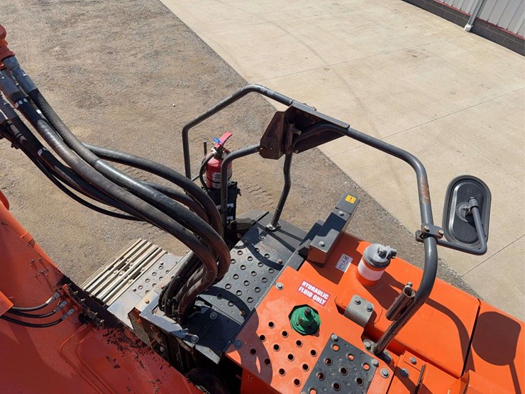 hitachi-225-excavator-image-37