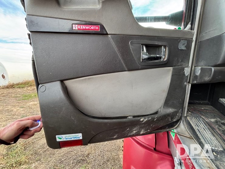 2014-kenworth-t660-image-71