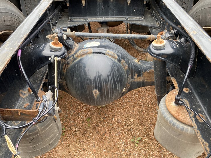 peterbilt-567-image-10