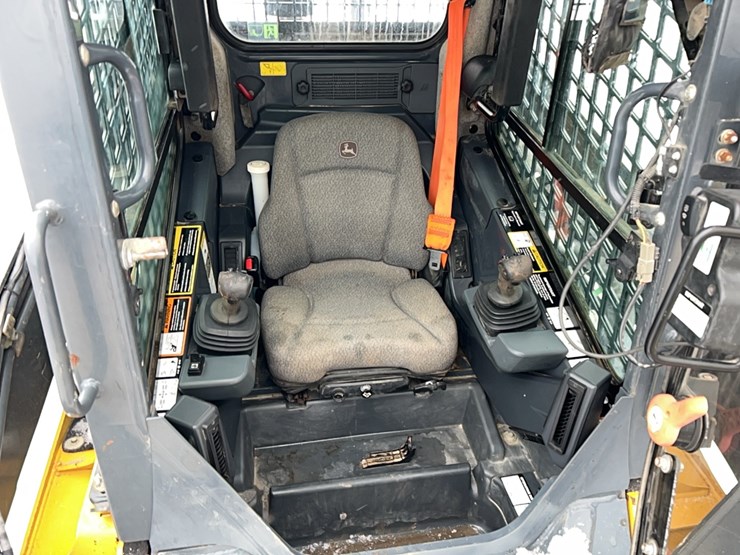 2021-deere-333g-image-6