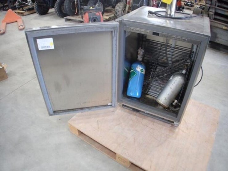 true-tur24bdlssb-24-in.-stainless-steel-beer-tap-image-11