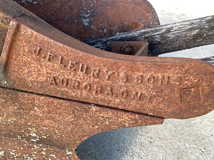 j.-f.-leury-&-sons-walking-plow-image-12