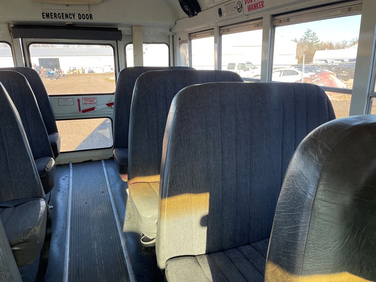 #1071-•-1999-chevy-short-bus-(has-wi-title)-image-24