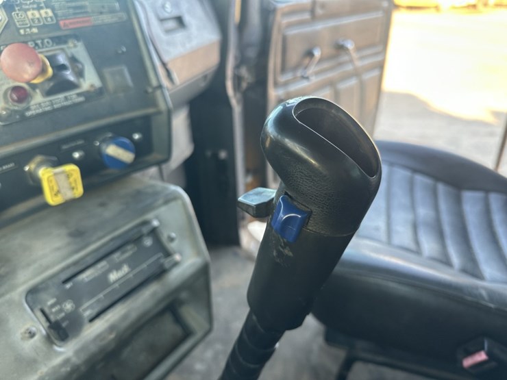 mack-rd688s-image-40