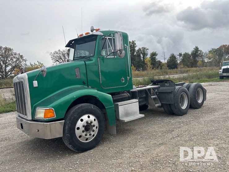 peterbilt-385-image-7