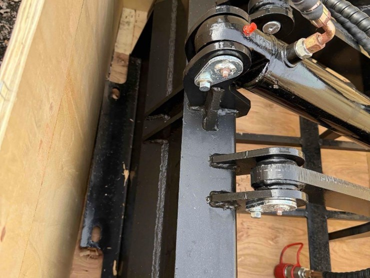 new-agt-mini-stand-on-skid-steer-hydraulic-grapple-bucket-image-2