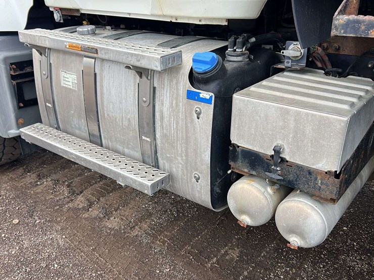 2018-mack-gu-granite-6-axle-dump-truck-image-10